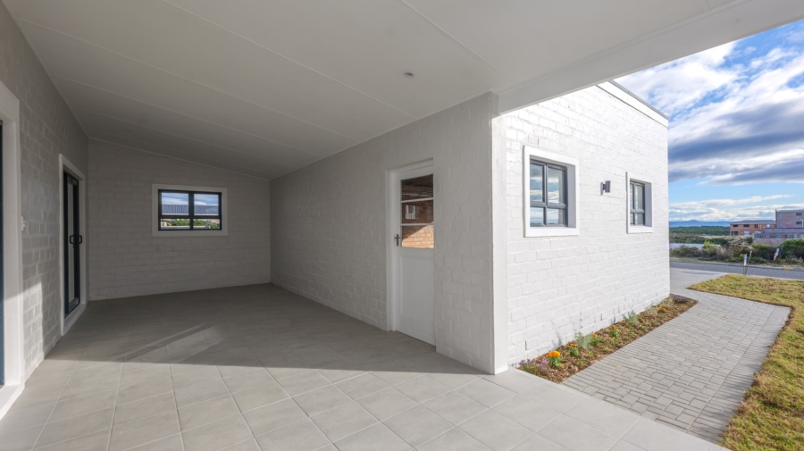 4 Bedroom Property for Sale in Oceanview Heights Western Cape